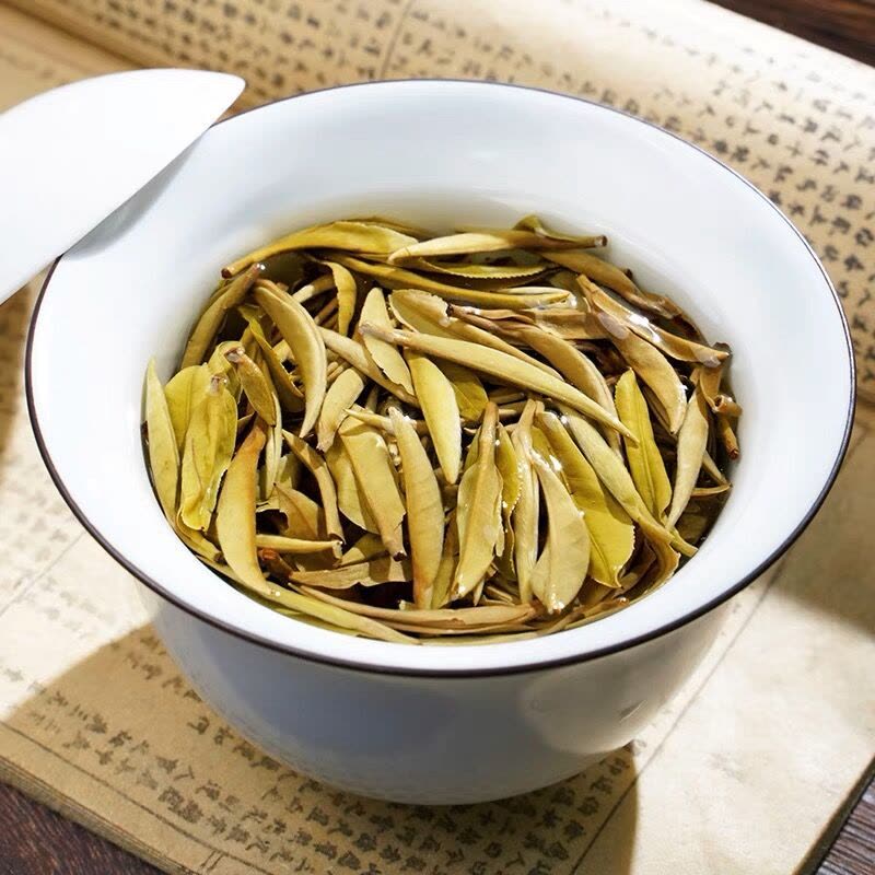 福岗2018年白毫银针 正宗福鼎白茶 陈年品质 老白茶饼茶叶300g图片