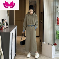 七斓2023春季新款炸街时尚小个子卫衣套装高级感休闲洋气长裙套女 M 卡绿色短款卫衣+半身裙两件套