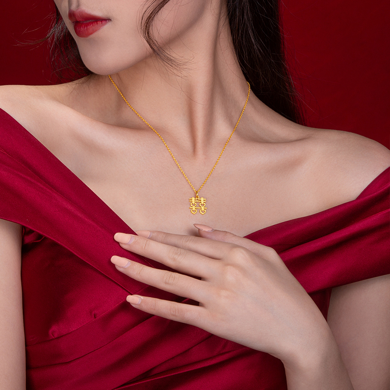 周六福zhouliufu黄金吊坠女士款足金锁骨链心心相依吊坠定价双喜字