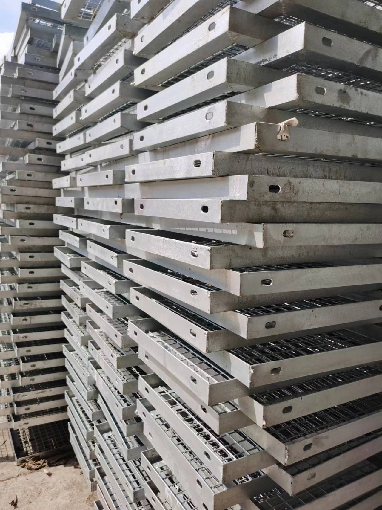 湘鹏锐 镀锌栏杆防护网片 1500mm*400mm 套高清大图