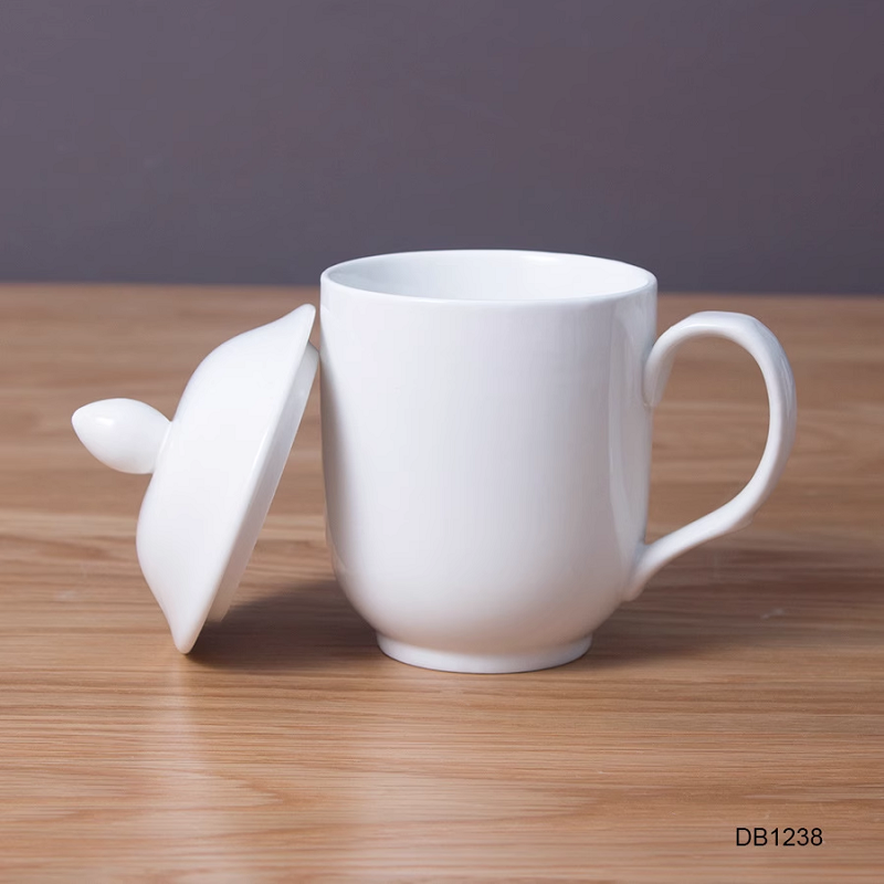 带盖陶瓷茶杯高清大图