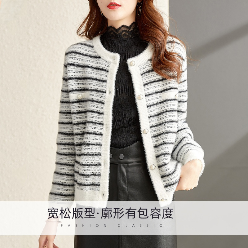 OUNIXUE欧昵雪 | [条纹肌理针织衫]冬季休闲罗纹圆领拼接袋唇装饰毛衣外套女