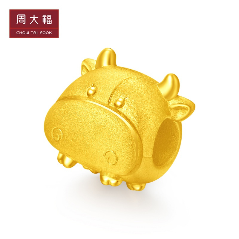 周大福十二生肖飞天牛金牛足金金吊坠转运珠甄品r24718