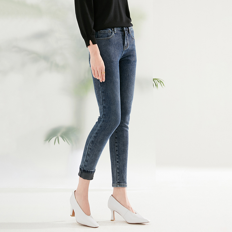 晚白2020冬季新品时尚简约百搭高腰修身显瘦小脚裤加绒牛仔裤女