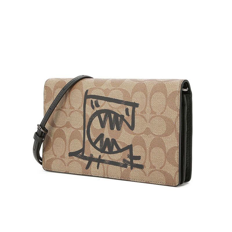 COACH 蔻驰 涂鸦 斜挎包 女士斜挎包 涂鸦织物F9944银扣图片