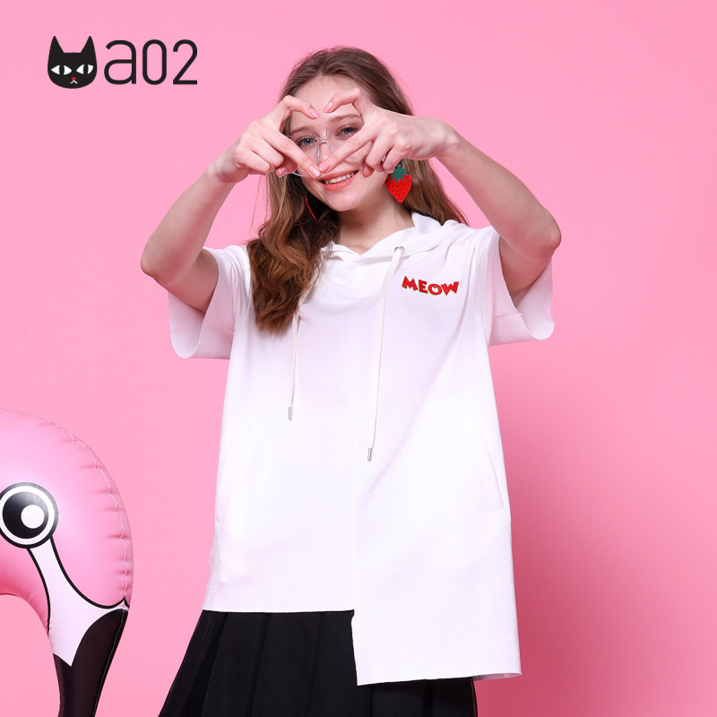 a02新款2020潮流字母刺绣印花不规则短袖连帽T恤女DVV1B0071KT