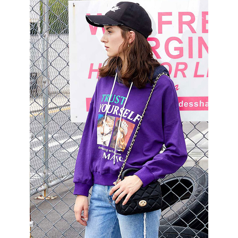 萝娜公主(LUONAGONGZHU)秋季新款时尚拼色连帽上衣短款套头印花卫衣女