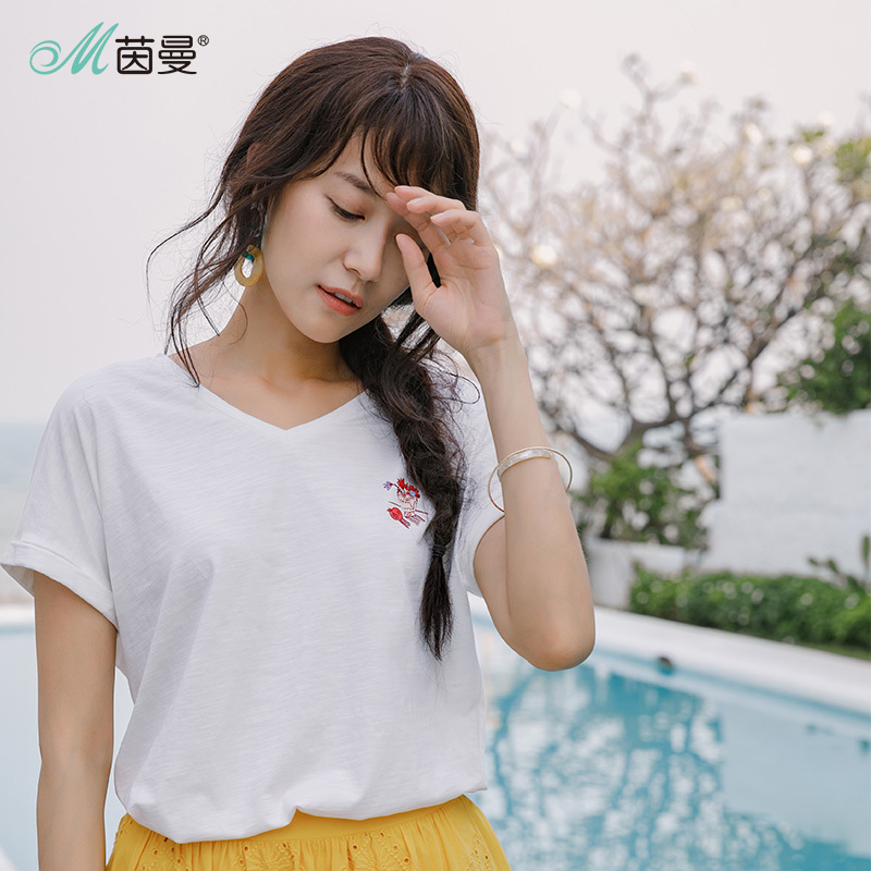 茵曼短袖衫2018夏装新款弹性棉小v领蝙蝠袖个性后幅印花宽松t恤女