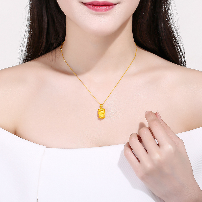 周六福(ZHOULIUFU) 珠宝 黄金吊坠女3D硬金可爱生肖猪时尚挂坠 定价AD044063