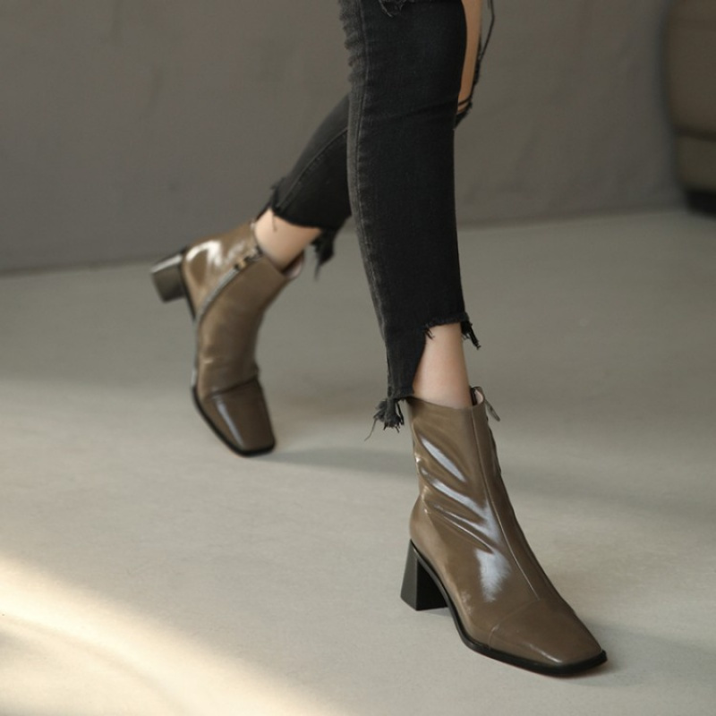 格瑞迪欧时尚浅色短靴方头潮欧洲站百搭中跟2019新款短筒冬皮靴z20-2