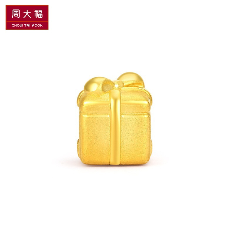 周大福蝴蝶结圣诞礼盒足金金转运珠吊坠定价R21513