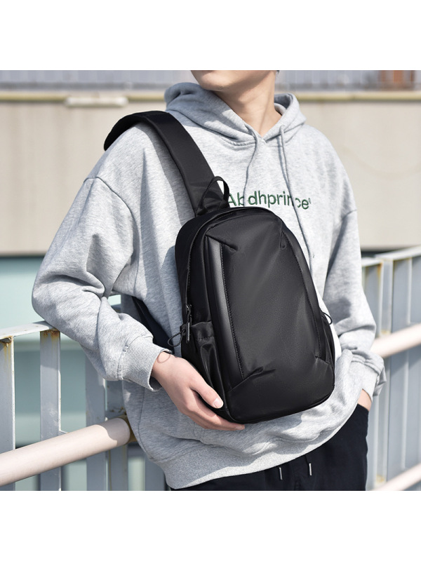 韩版休闲简约大容量单肩包运动风斜挎包防水机车胸包肩包男款