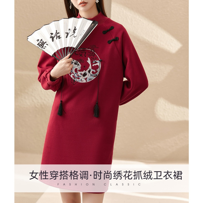 OUNIXUE欧昵雪 | 冬季中国风绣花抓绒卫衣连衣裙女半高领长袖短裙复古盘扣裙子