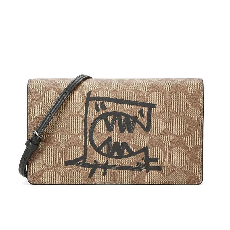 COACH 蔻驰 涂鸦 斜挎包 女士斜挎包 涂鸦织物F9944银扣图片