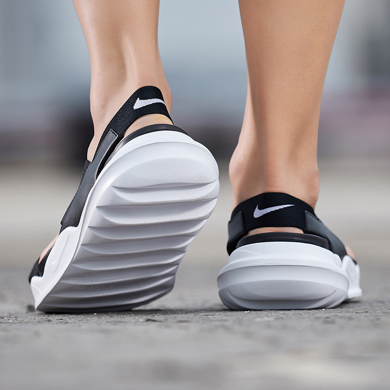 NIKE耐克女鞋凉鞋透气舒适潮流运动休闲松紧带凉鞋AO2722