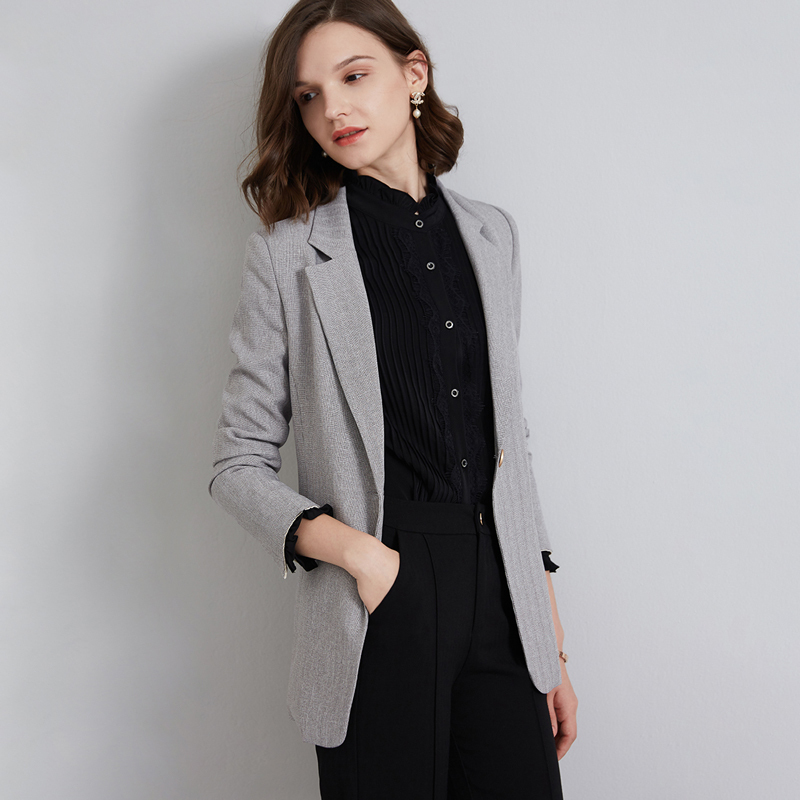 晚白2021春季新品时尚简约通勤百搭修身外搭上衣常规款西装外套女