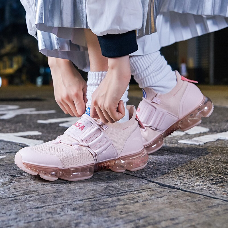 安踏漫威联名seeed零界nasa全掌气垫粉色女子跑步鞋92835509