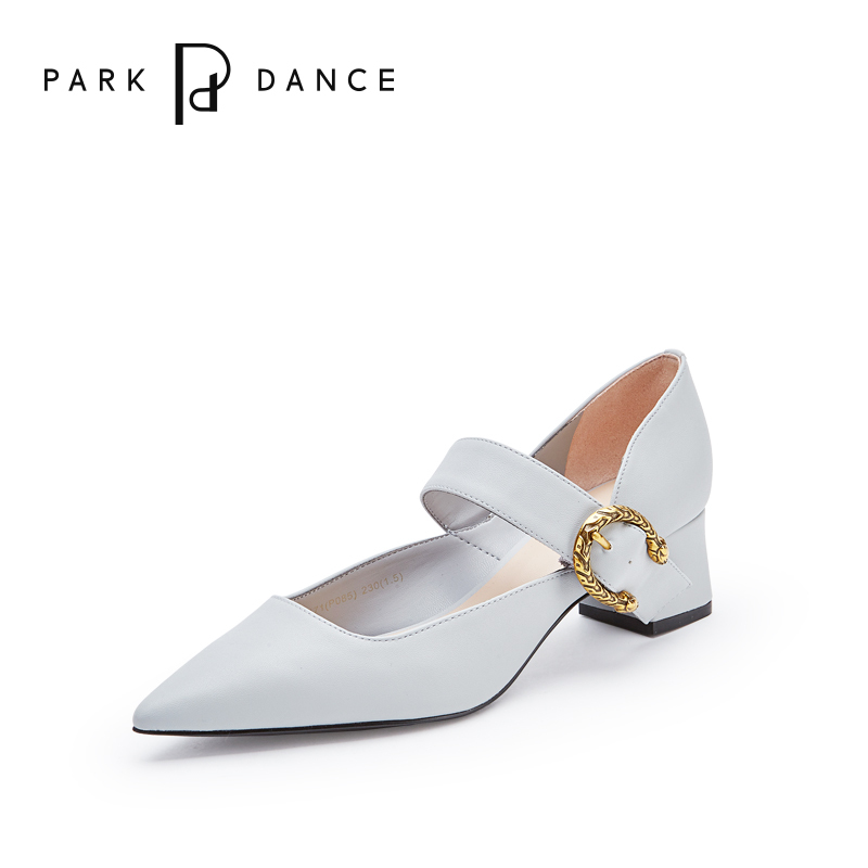 park dance2018秋季尖头女鞋皮带扣带中空粗跟单鞋镶金扣时尚