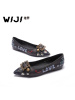 WIJI女鞋2018秋季新款浅口尖头休闲涂鸦印花平底水钻方扣新潮风尚