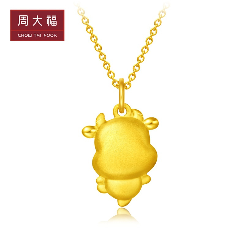 周大福珠宝首饰牛年生肖金足金吊坠计价EOF83精品