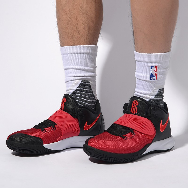 NIKE耐克男鞋篮球鞋欧文简版城市缓震黑色运动鞋CD0191