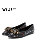 WIJI女鞋2018秋季新款浅口尖头休闲涂鸦印花平底水钻方扣新潮风尚
