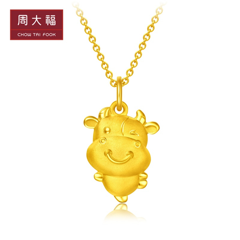 周大福珠宝首饰牛年生肖金足金吊坠计价EOF83精品