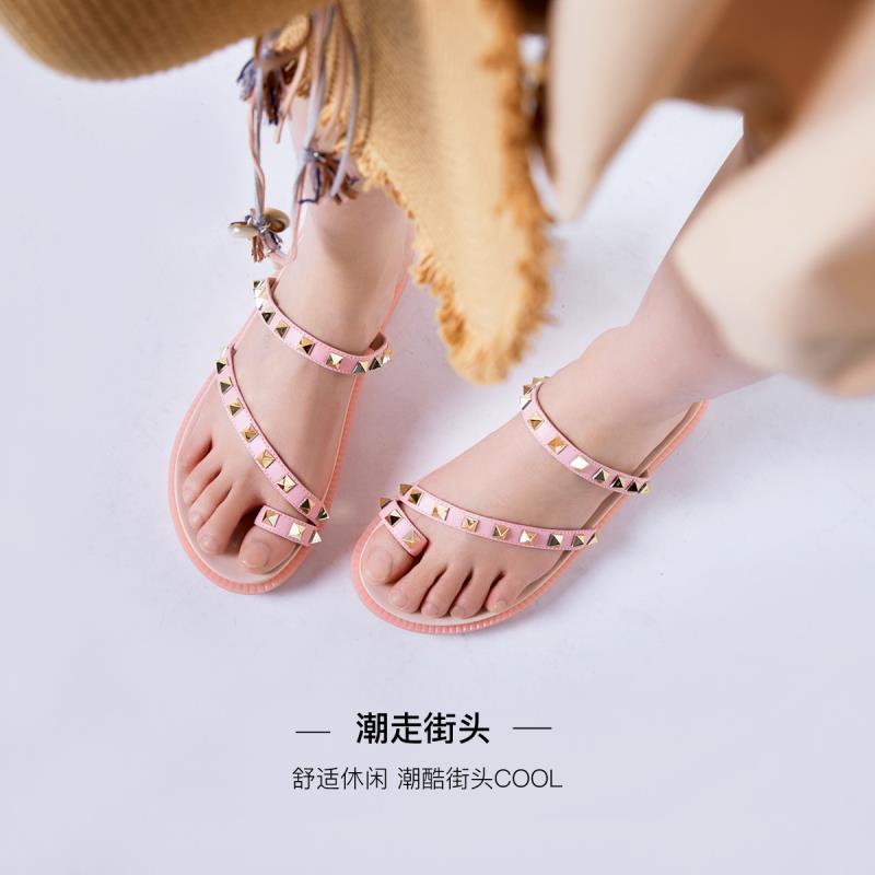 星期六(ST&SAT)拖鞋夏季新款套趾平跟铆钉外穿女拖SS02110205