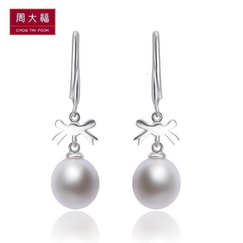 周大福珠宝首饰蝴蝶结925银珍珠耳饰耳环aq32607