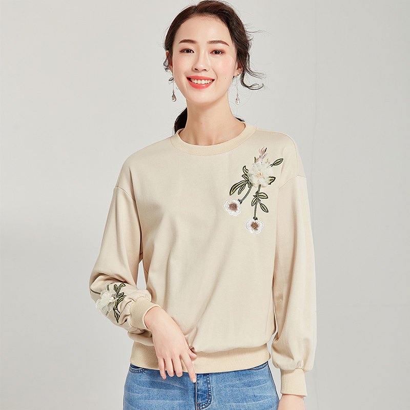 欧昵雪秋季立体装饰绣花圆领套头宽松卫衣女长袖休闲上衣
