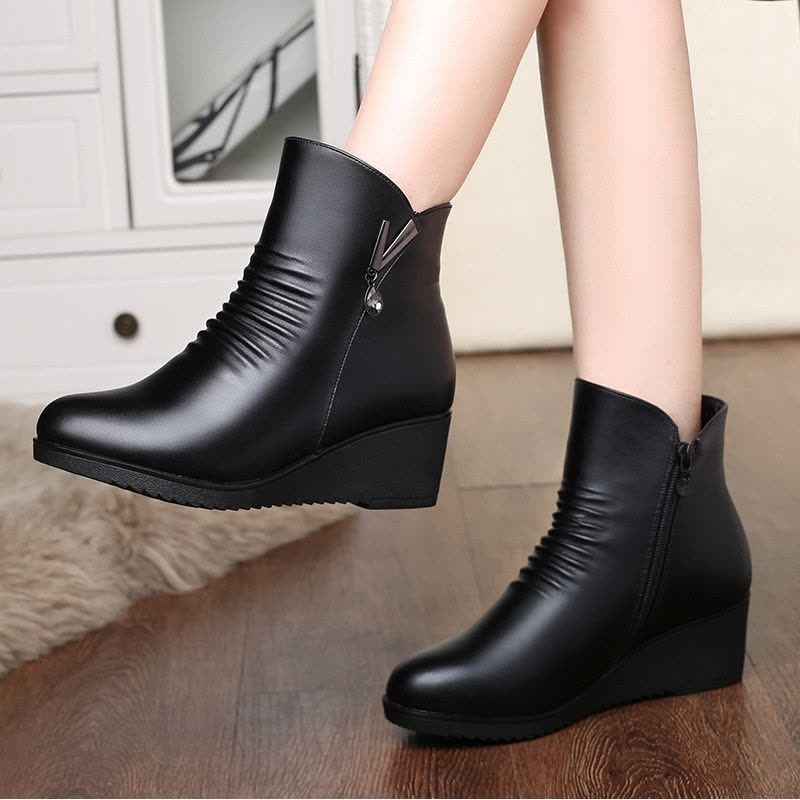 妈妈鞋棉鞋女秋冬季中年软底软面坡跟皮鞋加绒保暖短靴中老年女鞋图片