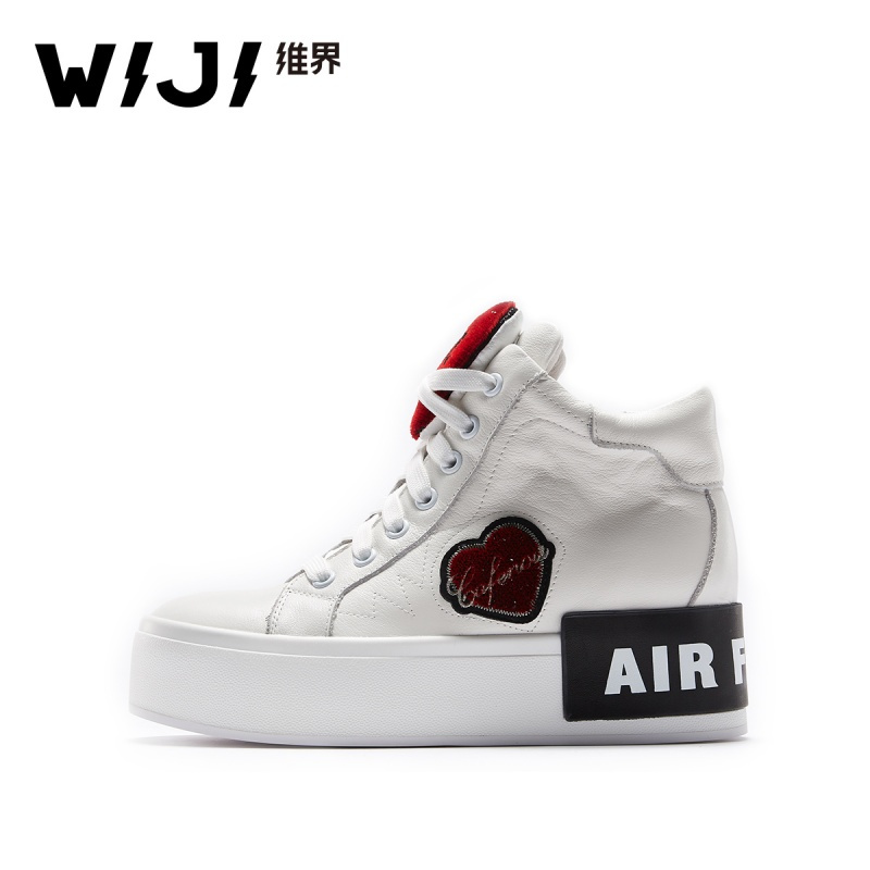WIJI冬季新款时尚潮流休闲鞋厚底心型装饰个性透气舒适高帮女鞋女