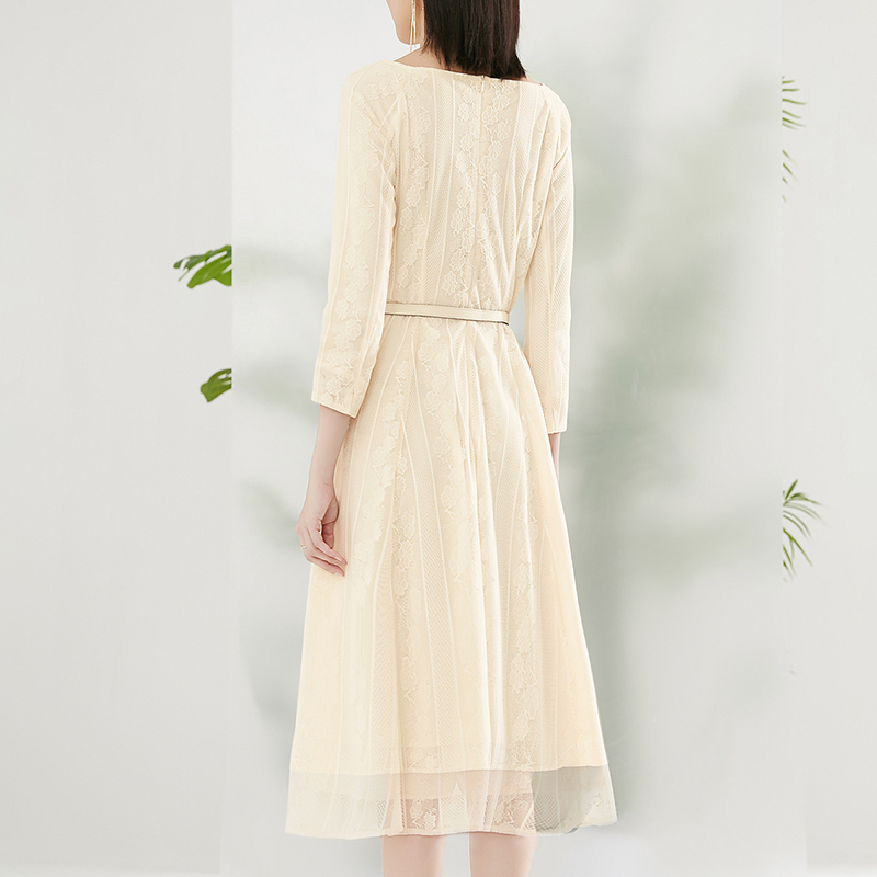 晚白2021春季新品修身显瘦纯色一字领高腰A字淑女蕾丝裙连衣裙女