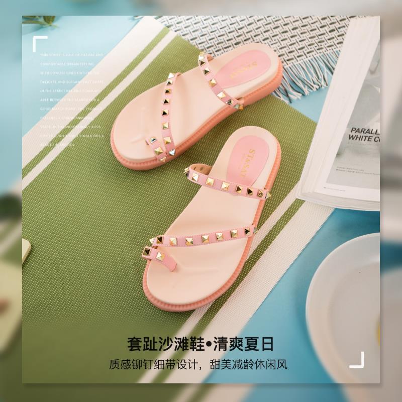 星期六(ST&SAT)拖鞋夏季新款套趾平跟铆钉外穿女拖SS02110205