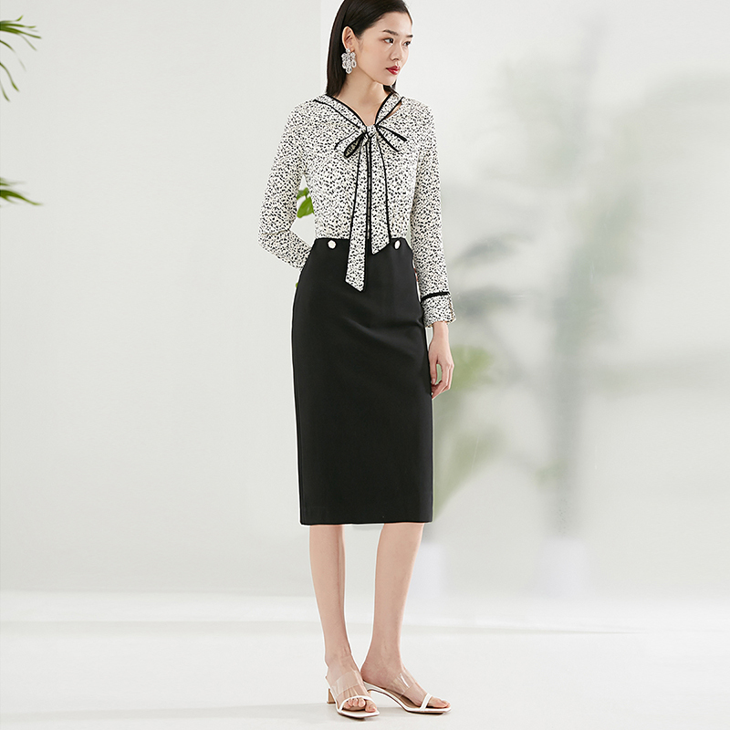 晚白2021春季新品通勤系带V领修身显瘦假两件印花包臀连衣裙女