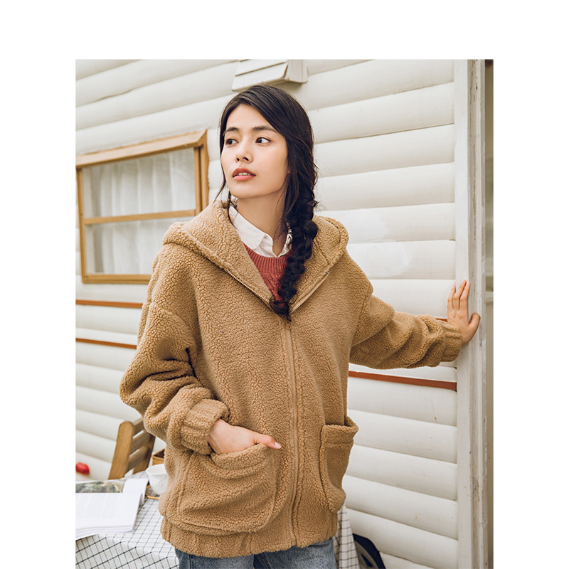 茵曼冬季新款文艺时尚驼色绒面连帽外套女保暖开衫厚实慵懒风