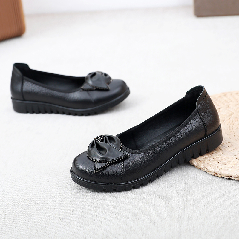 木林森mulinsen妈妈鞋中老年镂空皮鞋女层牛皮透气舒适平底单鞋乐福鞋