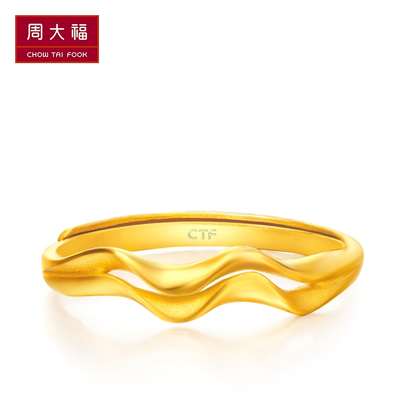 周大福珠宝首饰波纹光沙足金黄金戒指计价（工费48元）F217556