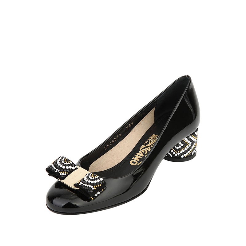 FERRAGAMO 贴珠蝴蝶结装饰圆柱鞋跟女士中跟鞋 663690NERO