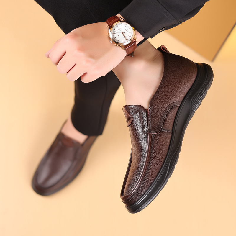 皮鞋男鞋真皮新款套脚软底百搭透气休闲防滑中年老年一脚蹬爸爸鞋