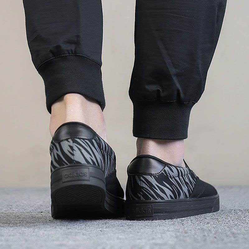 阿迪达斯男鞋夏季耐磨防滑一脚蹬低帮休闲帆布板鞋-DB1772图片