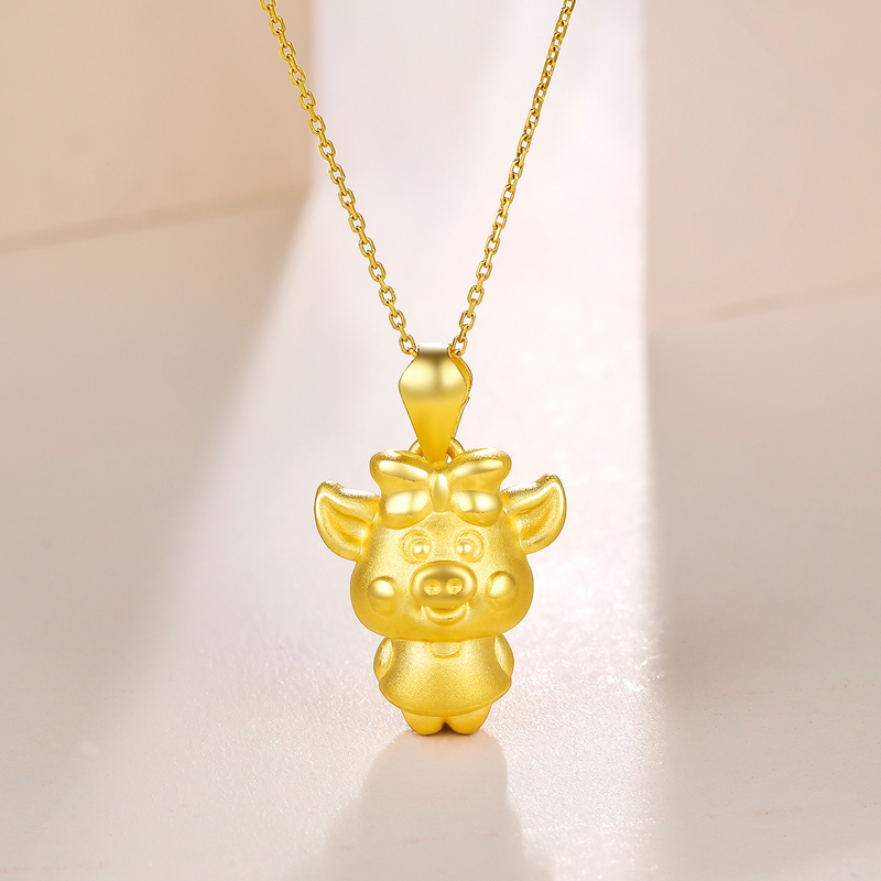 周六福zhouliufu珠宝黄金吊坠女款生肖金猪足金本命猪挂坠定价ad