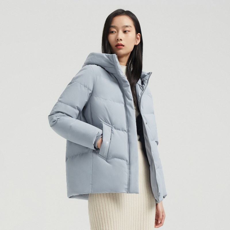 波司登女式羽绒服短款休闲O版加宽妈妈装宽松外套大码高级感反季