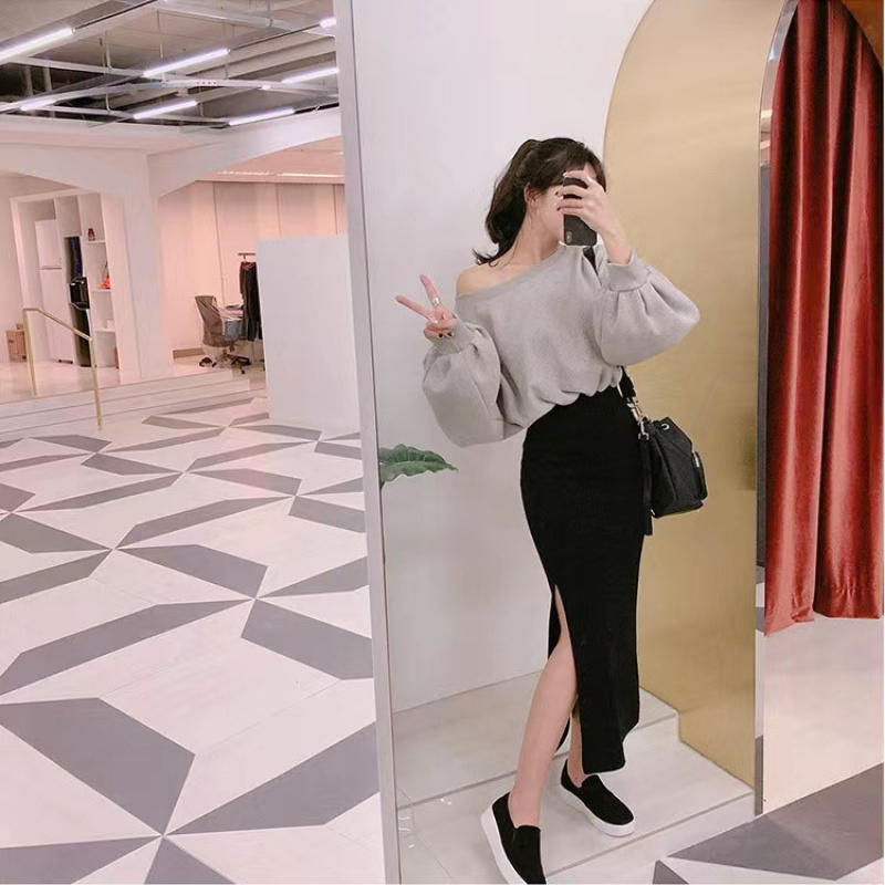 春季蝙蝠袖斜一字领长袖T恤女纯色休闲上衣设计感后开叉打底衫女