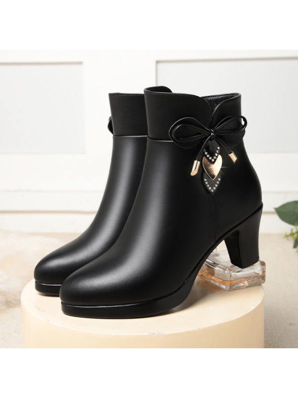 粗跟高跟短靴女秋冬季新款尖头女大码新款时装短筒防水台皮靴