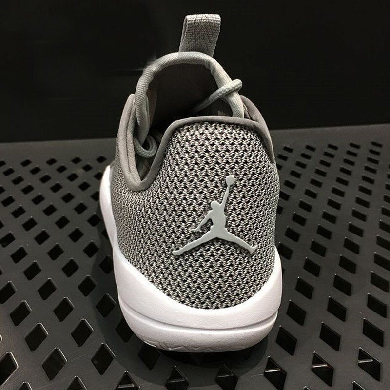 耐克（NIKE）童鞋儿童运动鞋篮球鞋724042
