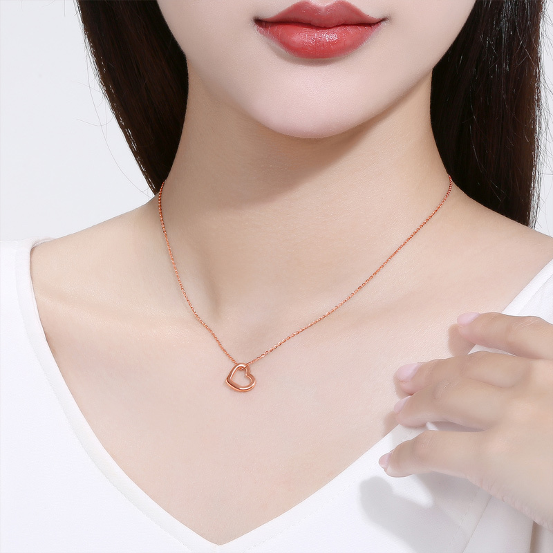 周六福(ZHOULIUFU)18K金吊坠爱心多彩玫瑰金彩金AU750心形锁骨小吊坠KR044910