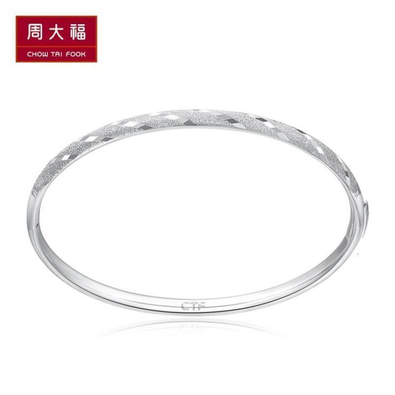周大福 珠宝首饰经典车花白PT950铂金手镯定价PT160210