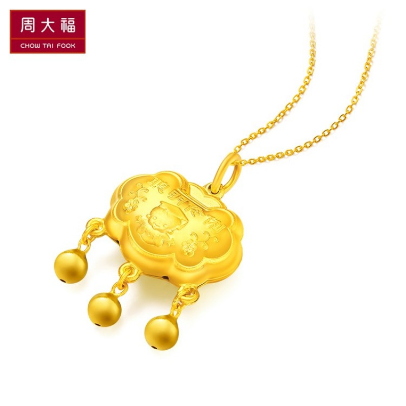 周大福聪明伶俐长命锁金锁黄金吊坠计价（足金工费118元）F173834