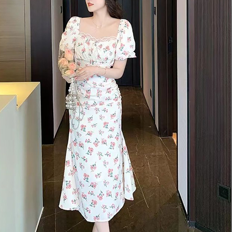 碎花连衣裙夏季新款泡泡袖方领蕾丝系带修身显廋茶歇长裙子潮